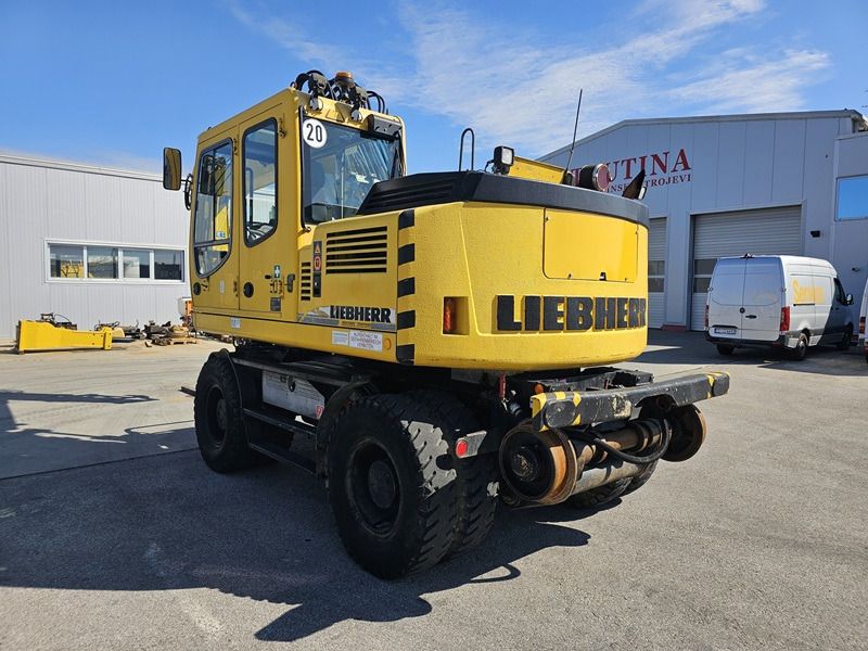 2007 Liebherr A900C ZW wheel excavator, rear three-quarter view 2007 Liebherr A900C ZW wheel excavator, rear three-quarter view