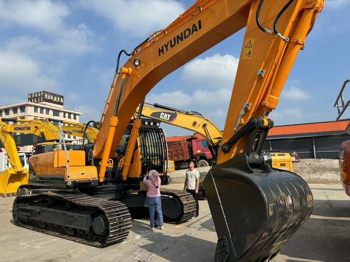 2022 Hyundai 305-9 crawler excavator, side view