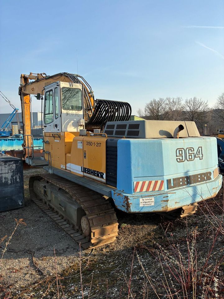 2004 Liebherr R964B crawler excavator, rear three-quarter view 2004 Liebherr R964B crawler excavator, rear three-quarter view