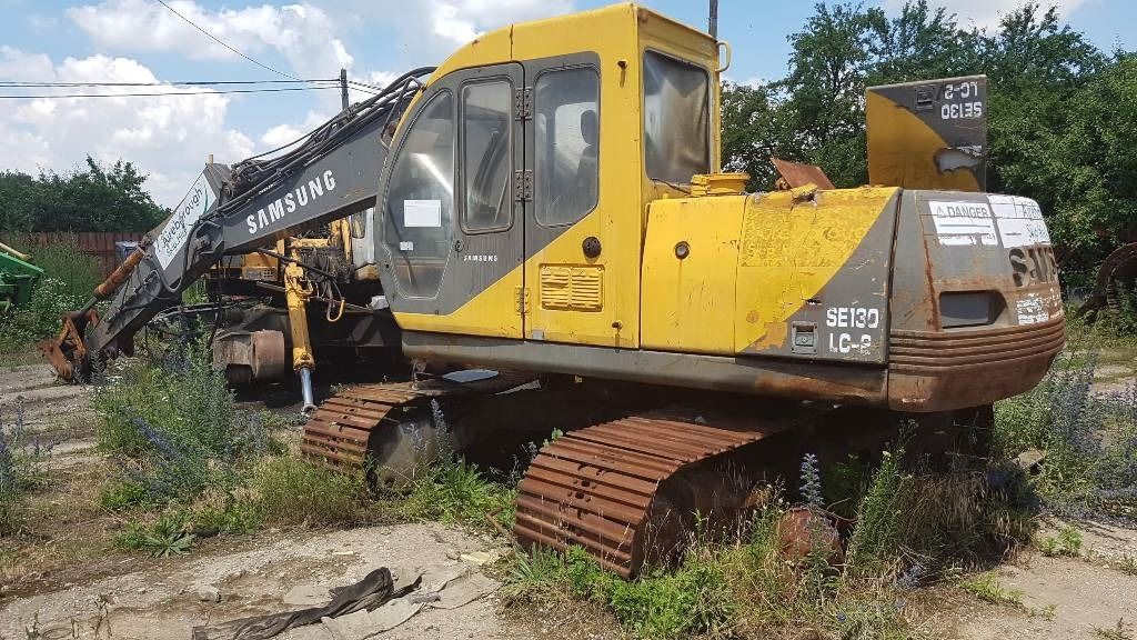 2001 Samsung SE 130LC-2 crawler excavator, rear three-quarter view 2001 Samsung SE 130LC-2 crawler excavator, rear three-quarter view