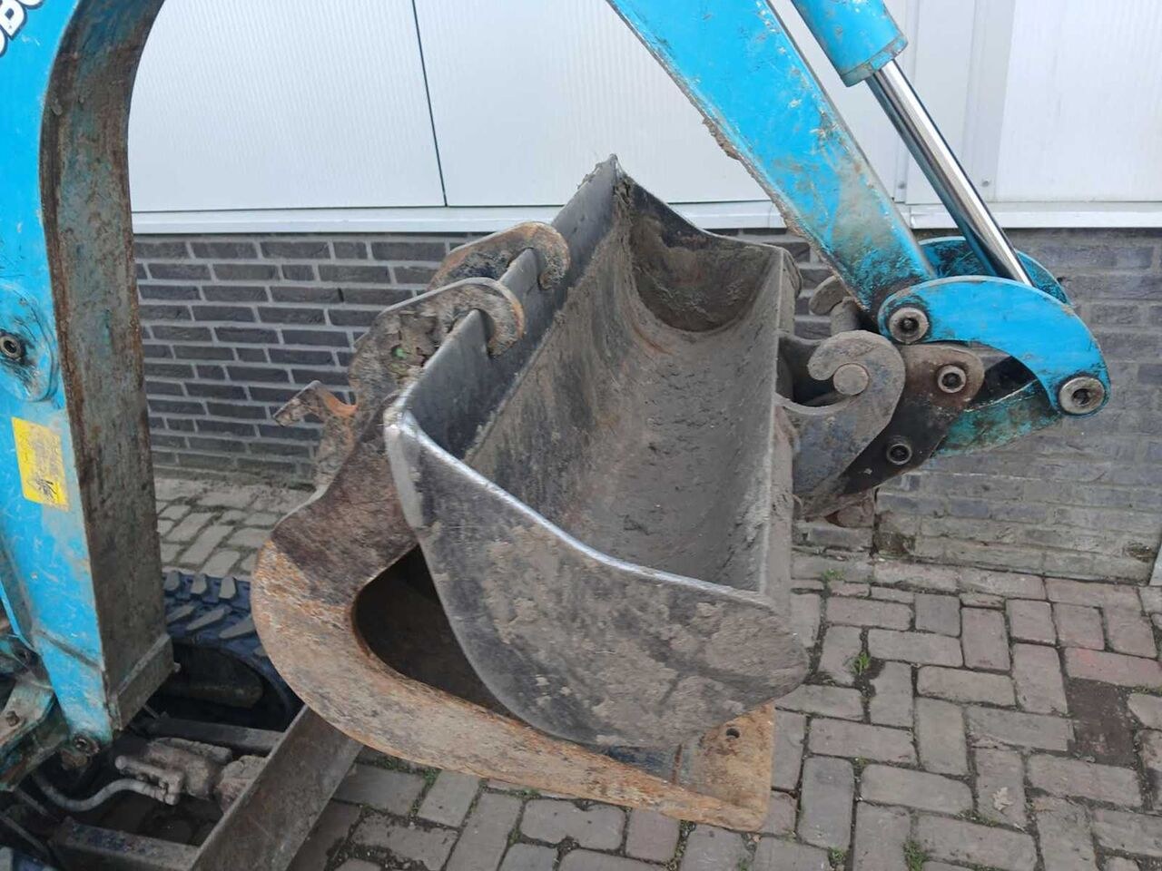 2001 Kubota K008 mini excavator bucket close-up