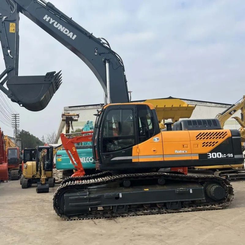 Hyundai Robex 300LC-9S crawler excavator, side view Hyundai Robex 300LC-9S crawler excavator, side view