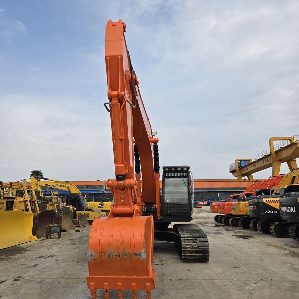 2022 Hitachi ZX250 crawler excavator, front view 2022 Hitachi ZX250 crawler excavator, front view