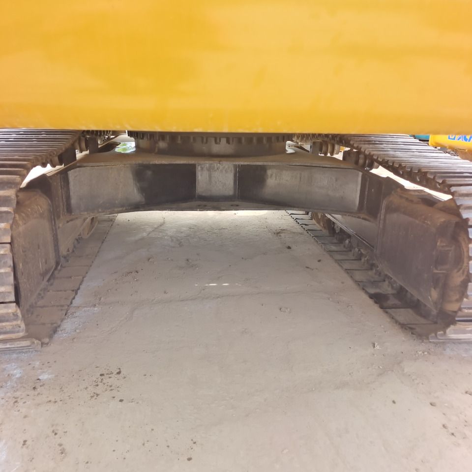 2024 Caterpillar 336D2 crawler excavator undercarriage view
