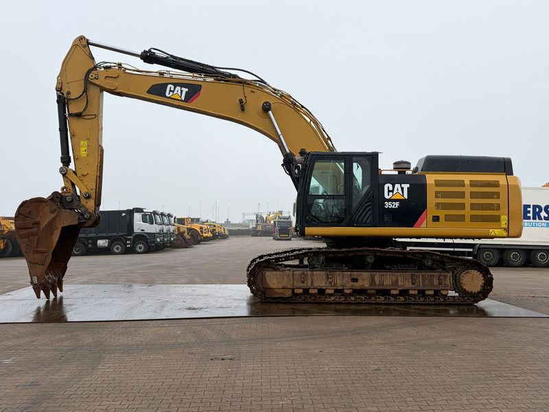 2019 Caterpillar 352F crawler excavator side view 2019 Caterpillar 352F crawler excavator side view
