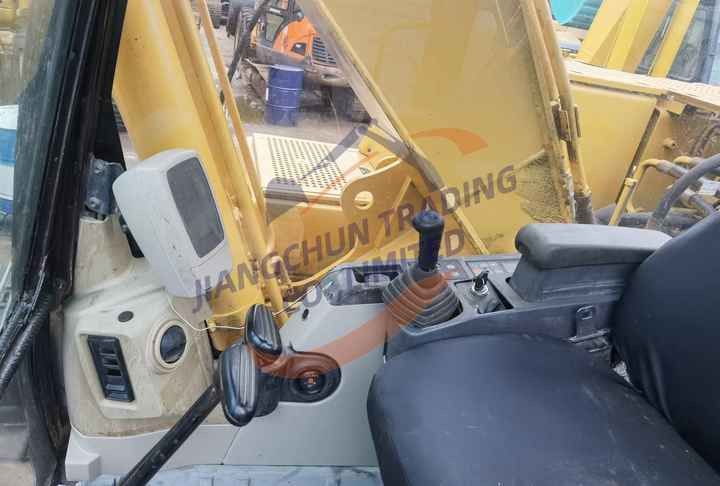 Гусеничный экскаватор 2018 Caterpillar 320CL, интерьер кабины
