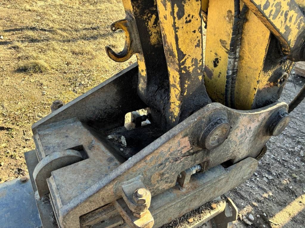 2008 Komatsu PC160LC-7 excavator quick coupler detail 2008 Komatsu PC160LC-7 excavator quick coupler detail