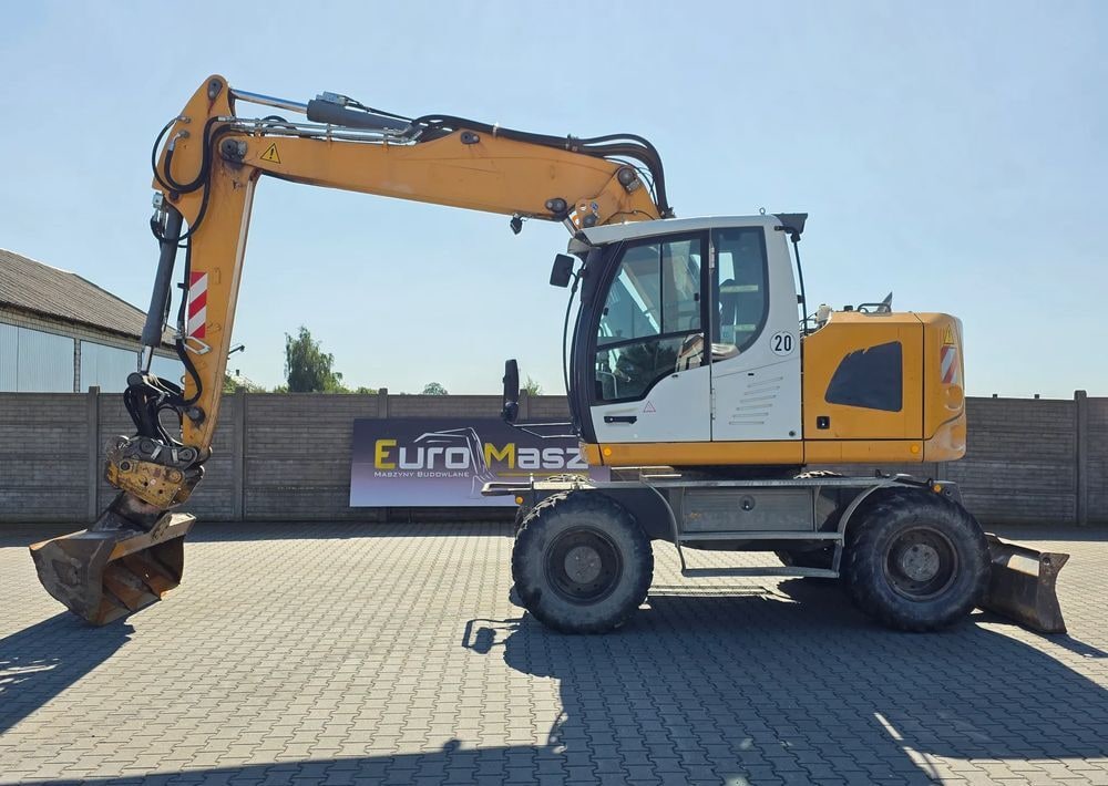 2014 Liebherr A918 COMPACT wheel excavator side view 2014 Liebherr A918 COMPACT wheel excavator side view