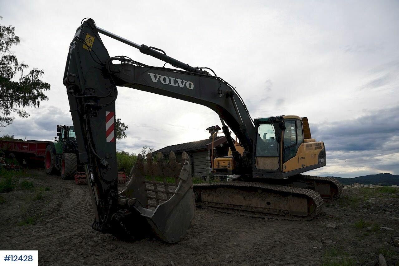 2008 Volvo EC240CL crawler excavator, side view 2008 Volvo EC240CL crawler excavator, side view