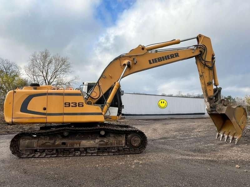 2013 Liebherr R936LC crawler excavator, side view