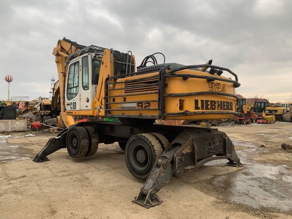 2012 Liebherr A924C Litronic material handler, rear three-quarter view 2012 Liebherr A924C Litronic material handler, rear three-quarter view