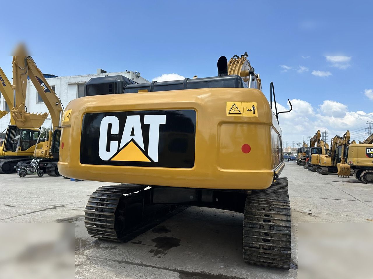 2022 Caterpillar 330D crawler excavator, rear view 2022 Caterpillar 330D crawler excavator, rear view