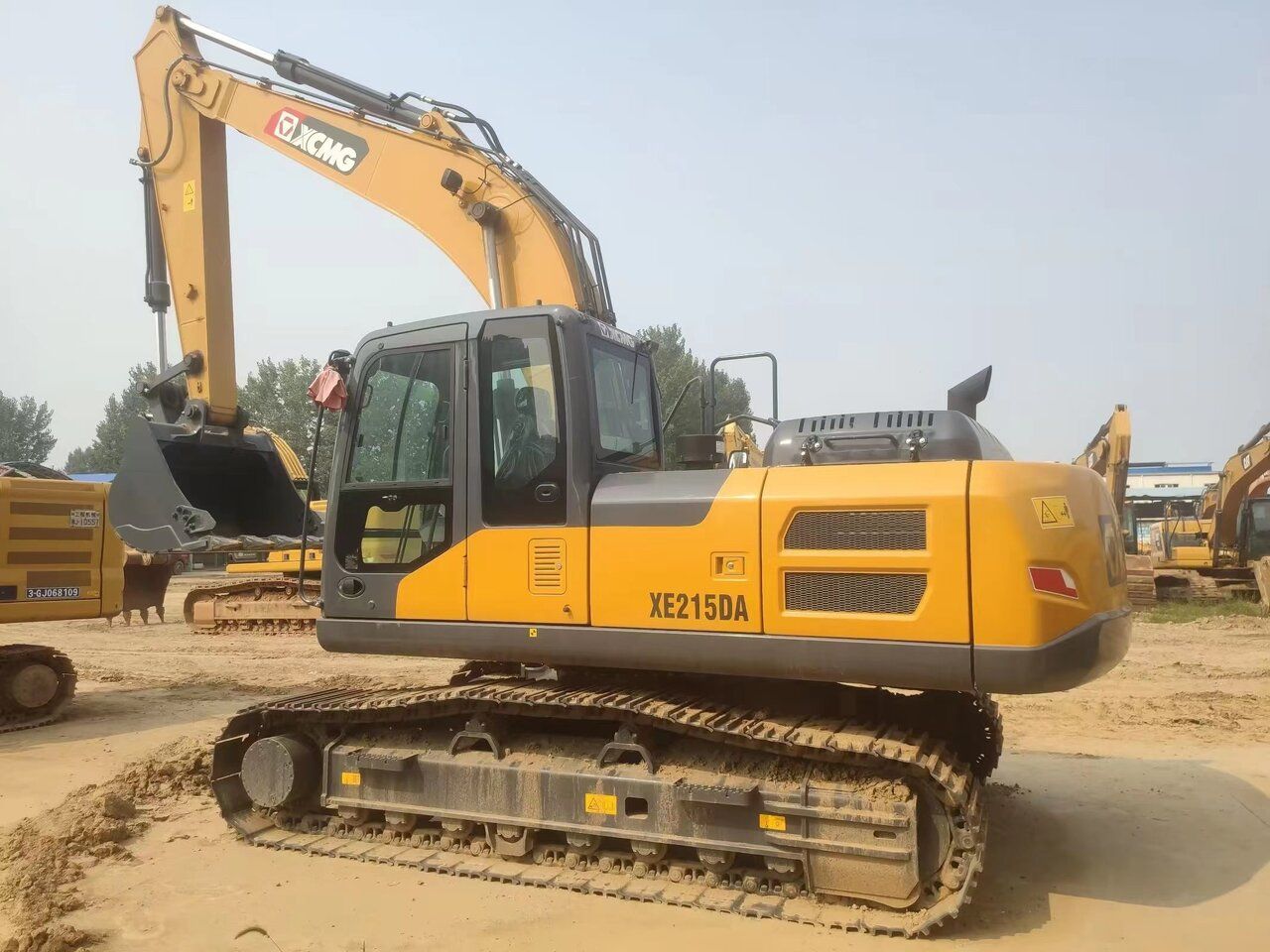 2021 XCMG XE215DA crawler excavator side view 2021 XCMG XE215DA crawler excavator side view