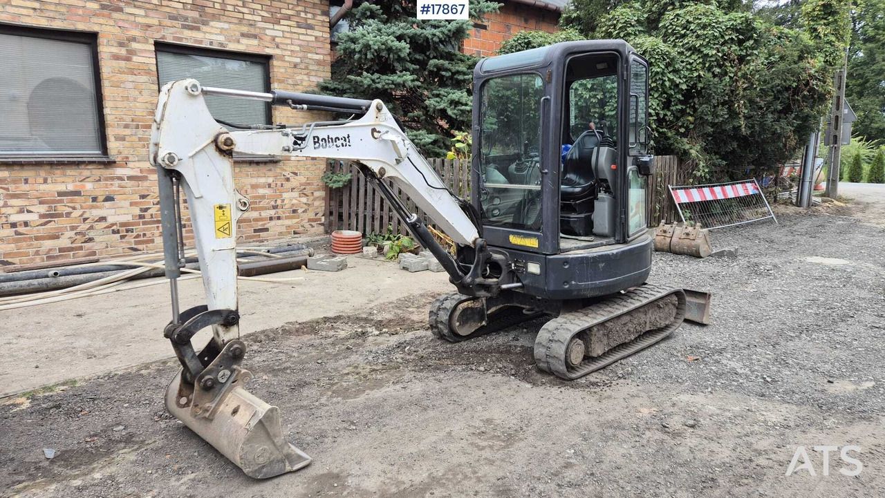 2015 Bobcat E25EM mini excavator, side view 2015 Bobcat E25EM mini excavator, side view
