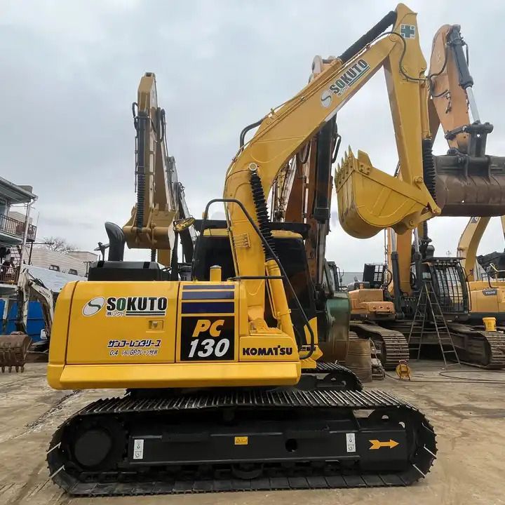 2020 Komatsu PC130-7 crawler excavator, side profile view 2020 Komatsu PC130-7 crawler excavator, side profile view