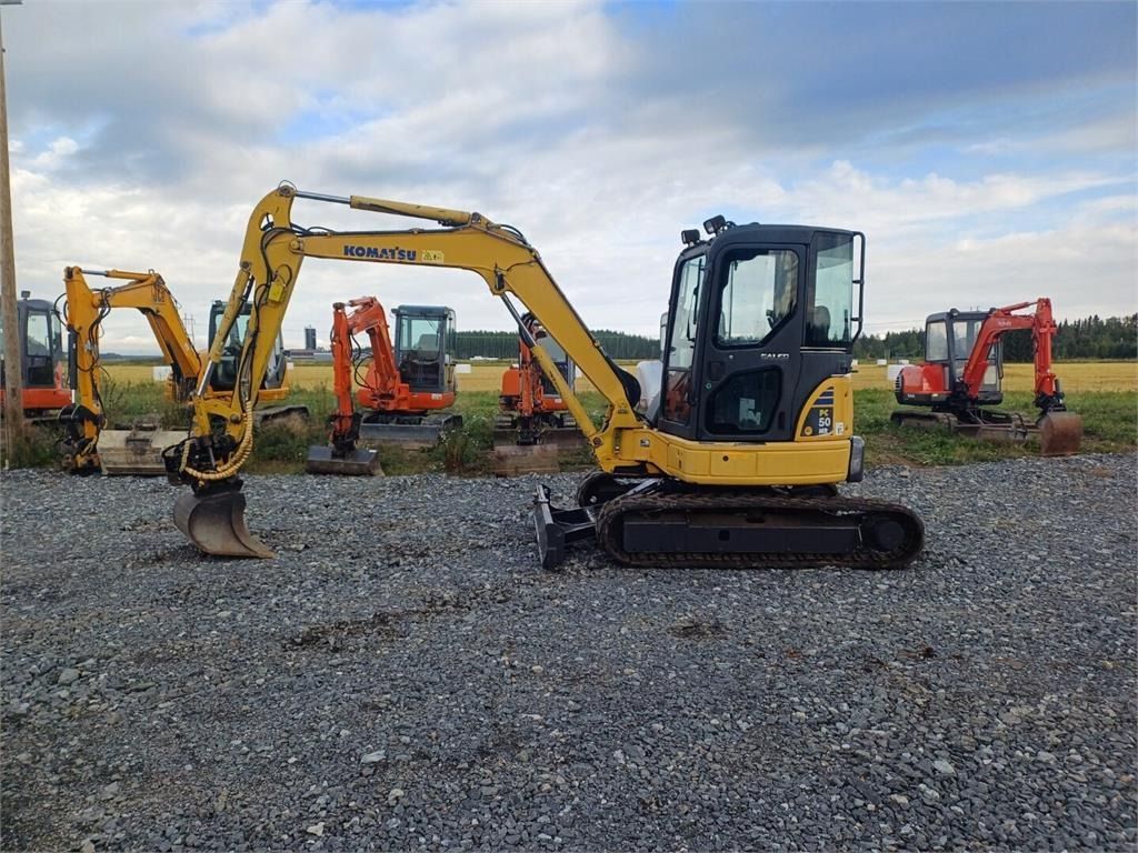 2005 Komatsu PC50MR-2 mini excavator side view 2005 Komatsu PC50MR-2 mini excavator side view