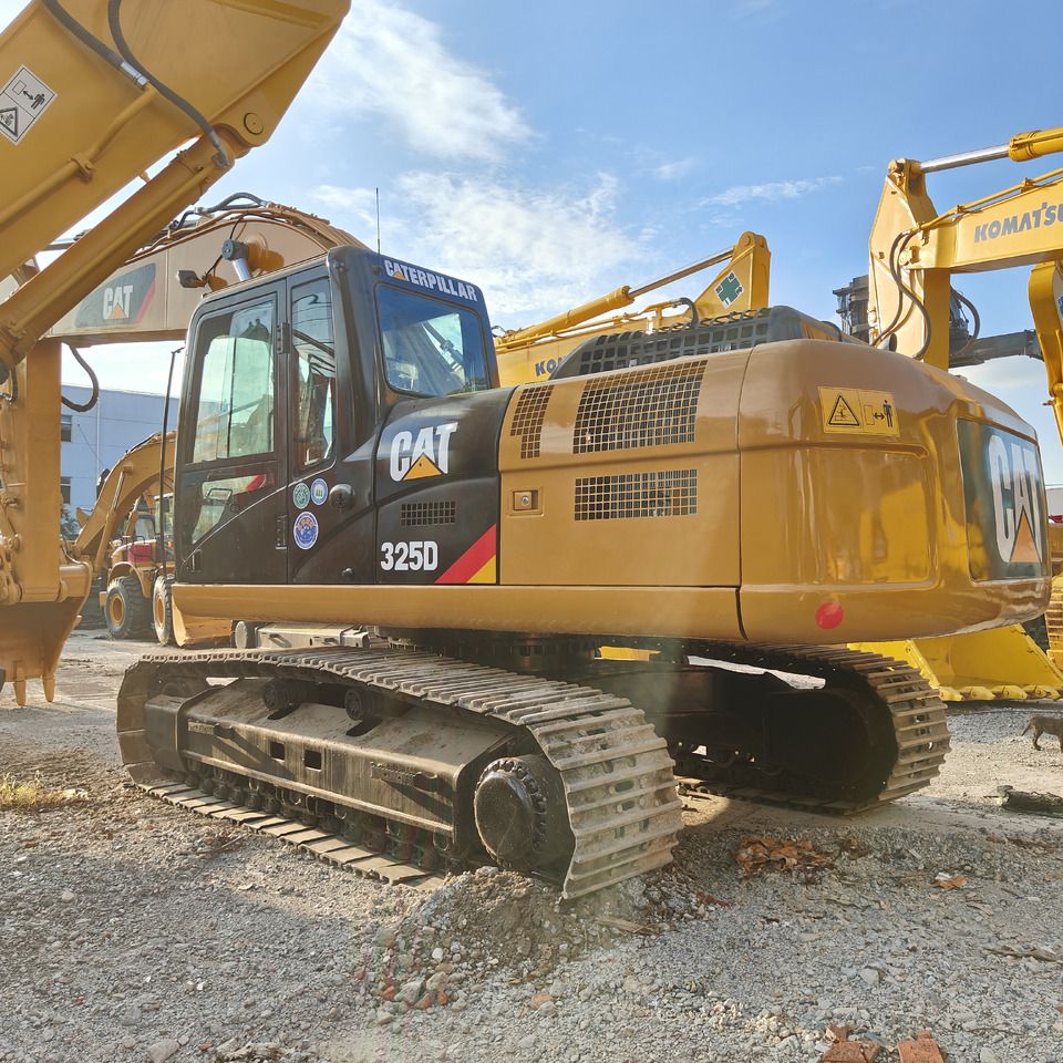 Caterpillar 325D crawler excavator, side view Caterpillar 325D crawler excavator, side view