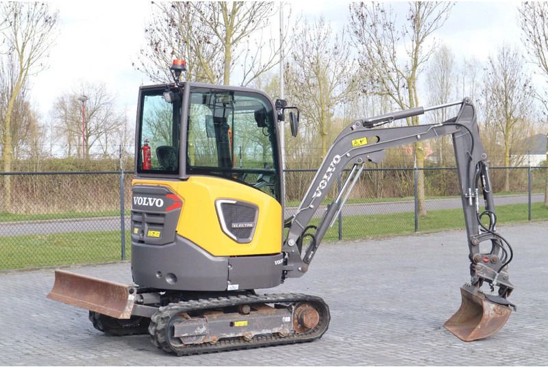 Volvo ECR25 Elettrico | JECR25D | Tiltbucket | Benna (2021)