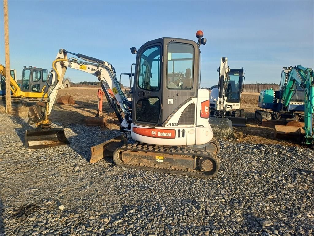 2009 Bobcat 428EG mini excavator, side view 2009 Bobcat 428EG mini excavator, side view