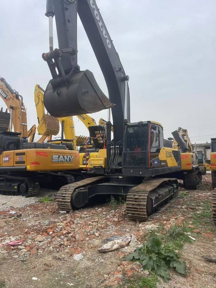 2023 Volvo EC350E crawler excavator, front three-quarter view 2023 Volvo EC350E crawler excavator, front three-quarter view