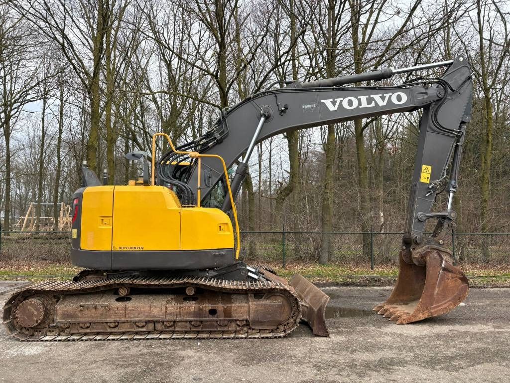 2015 Volvo ECR235DL crawler excavator, side view 2015 Volvo ECR235DL crawler excavator, side view