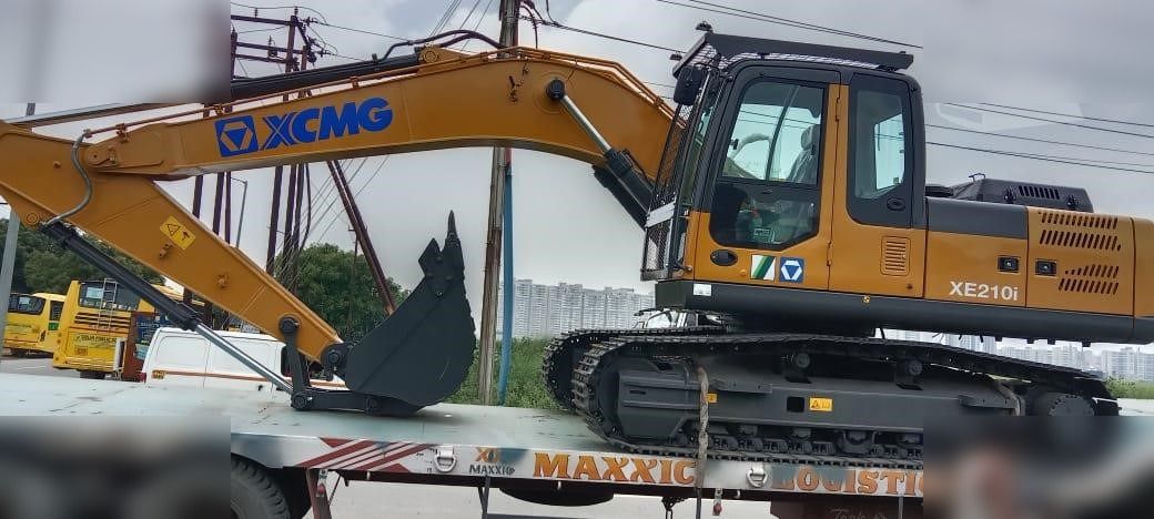 2026 XCMG XE210I crawler excavator side view 2026 XCMG XE210I crawler excavator side view