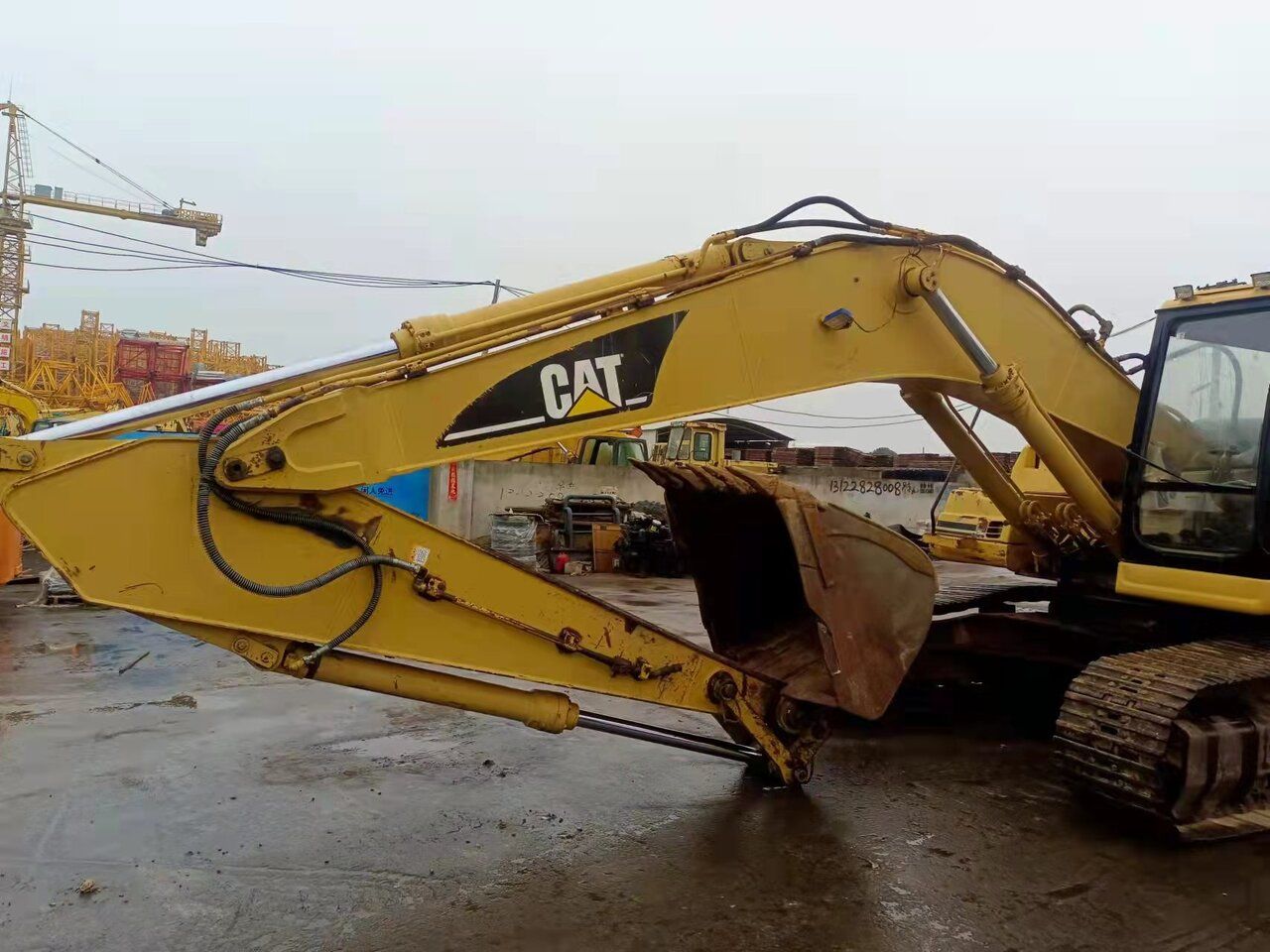 2007 Caterpillar 325BL crawler excavator side view 2007 Caterpillar 325BL crawler excavator side view