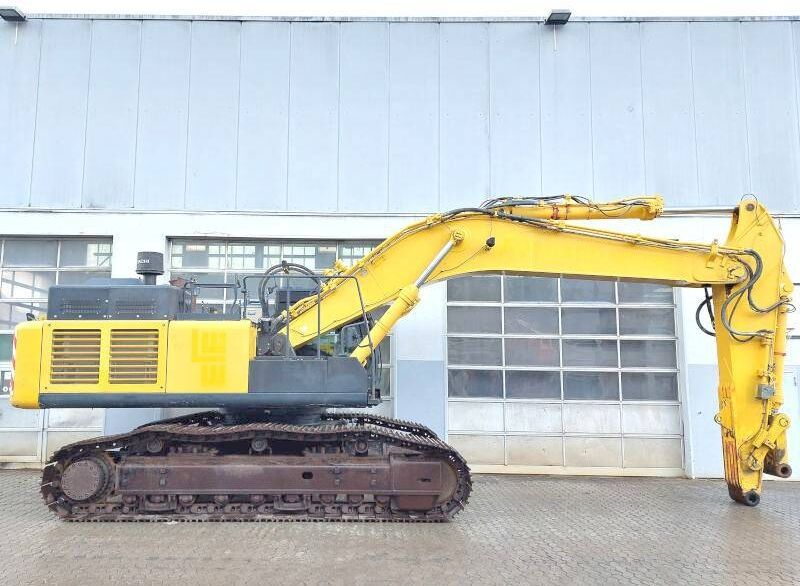 2016 Hitachi ZX490LCH-6 crawler excavator, side view 2016 Hitachi ZX490LCH-6 crawler excavator, side view