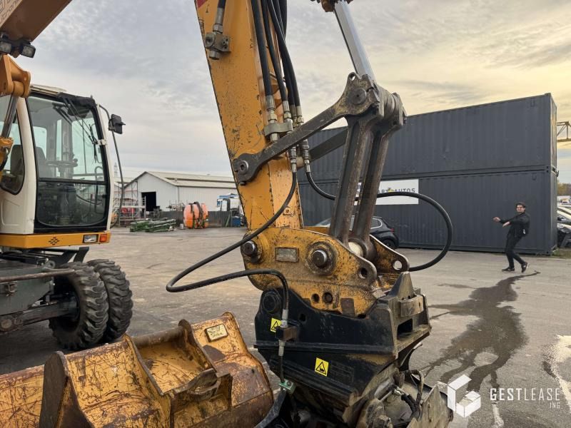 2004 Liebherr A312 wheel excavator boom and bucket detail 2004 Liebherr A312 wheel excavator boom and bucket detail