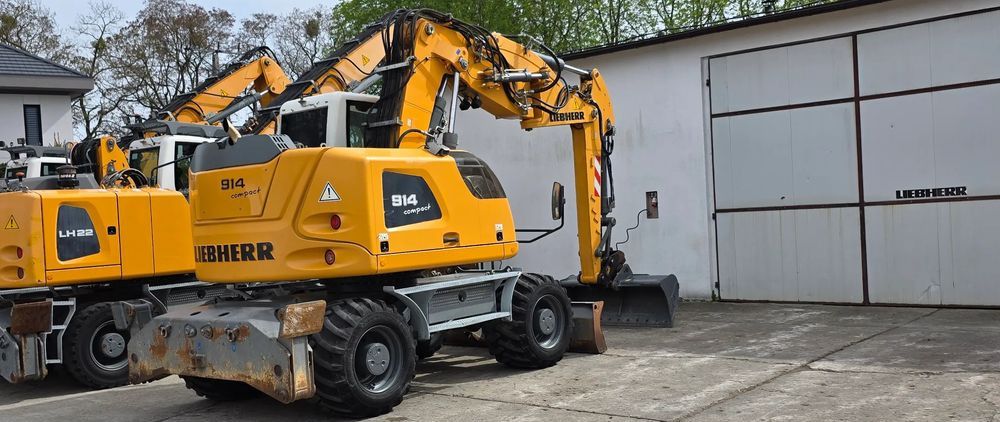 2017 Liebherr A914 COMPACT wheel excavator rear three-quarter view 2017 Liebherr A914 COMPACT wheel excavator rear three-quarter view