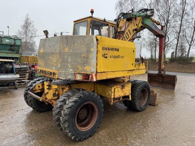 1979 Liebherr A 901 wheel excavator, rear three-quarter view 1979 Liebherr A 901 wheel excavator, rear three-quarter view