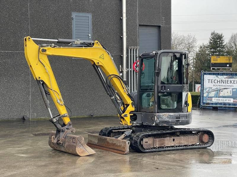 2013 New Holland E50 B SR mini excavator, side view 2013 New Holland E50 B SR mini excavator, side view