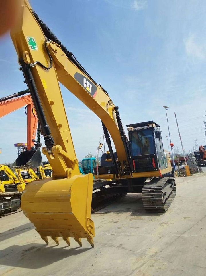 Caterpillar 320D2 graafmachine 2023, vooraanzicht driekwart Caterpillar 320D2 graafmachine 2023, vooraanzicht driekwart