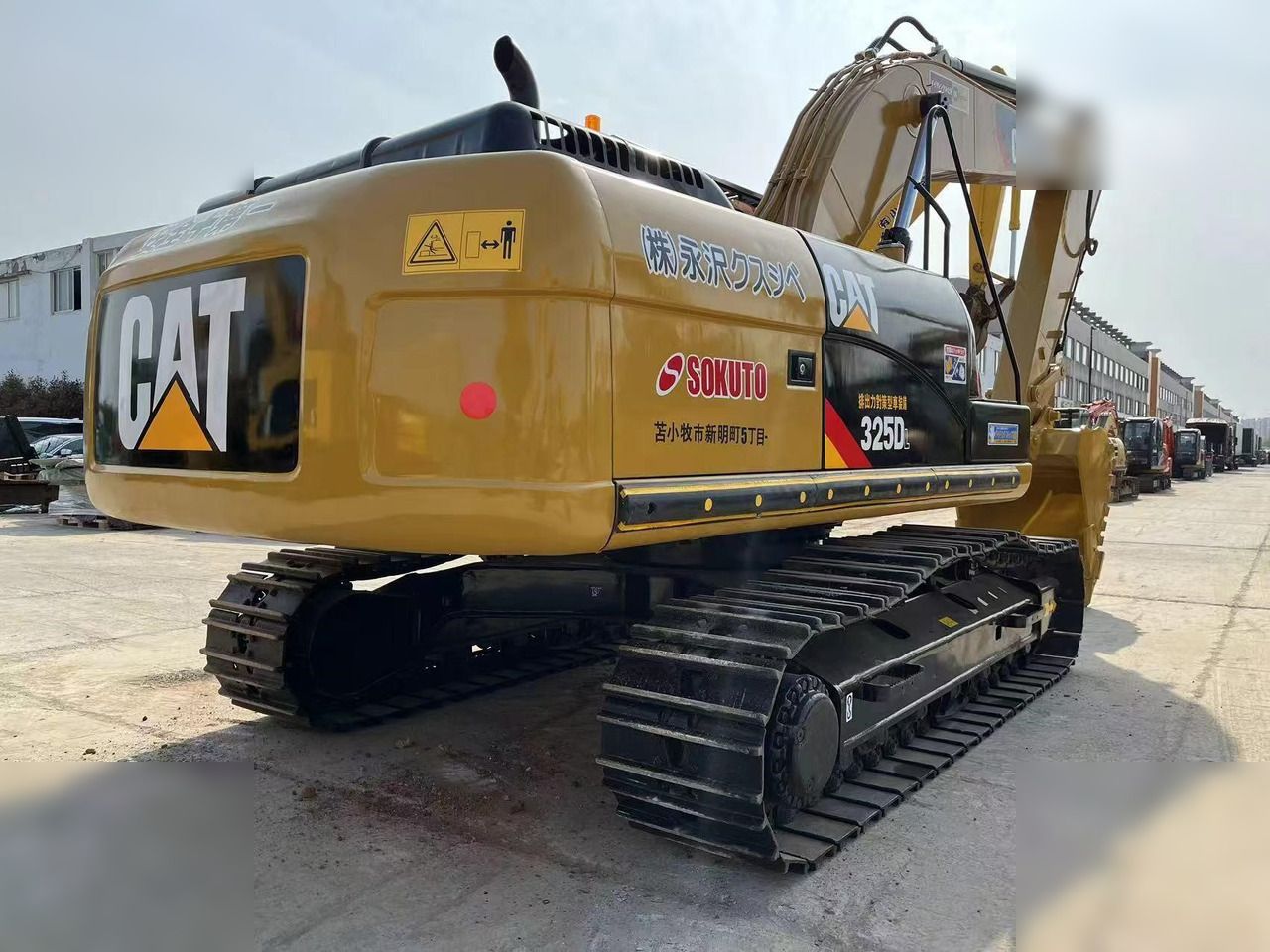 2012 Caterpillar 325DL crawler excavator, rear three-quarter view 2012 Caterpillar 325DL crawler excavator, rear three-quarter view