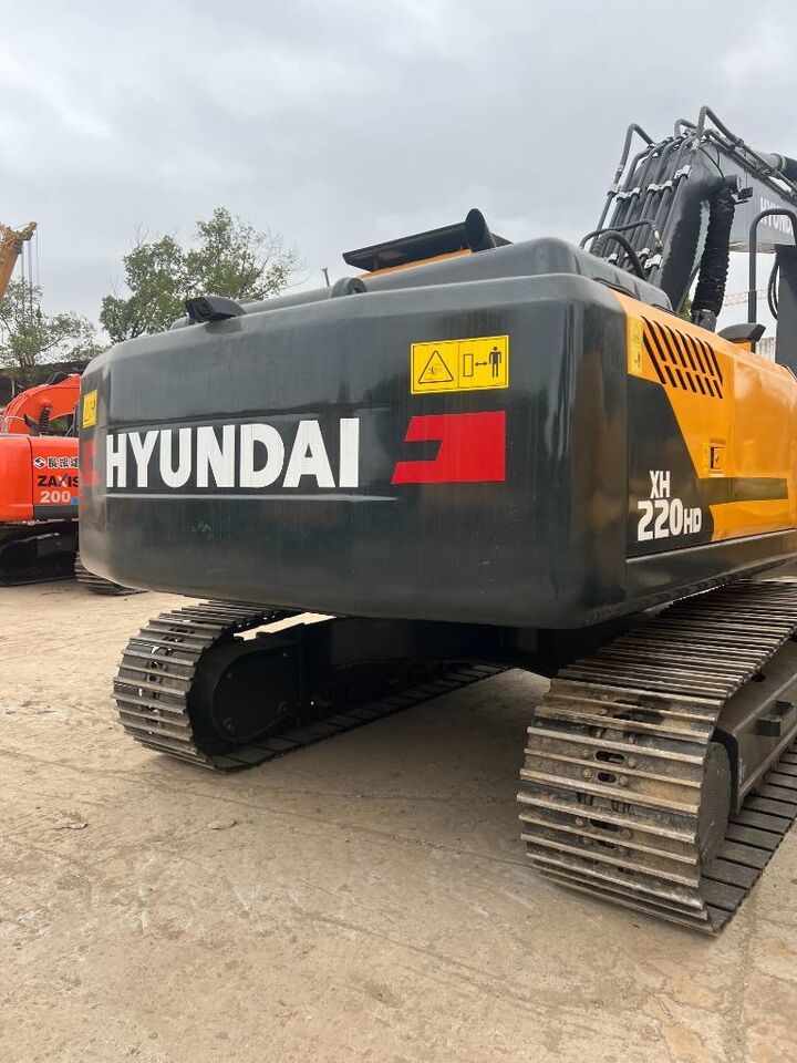 2024 Hyundai 220HD crawler excavator rear view 2024 Hyundai 220HD crawler excavator rear view