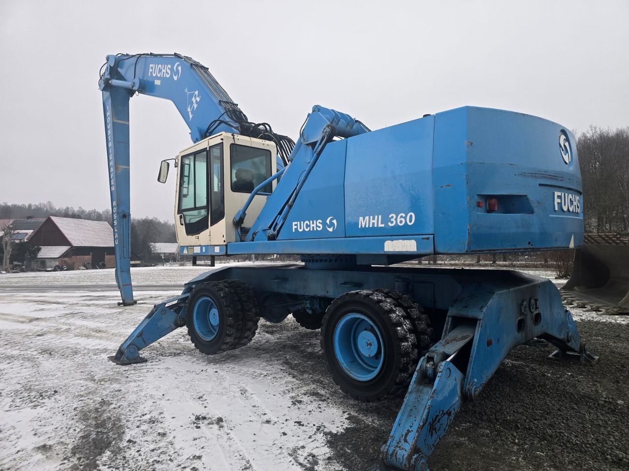 2001 Fuchs MHL 360 material handler, rear three-quarter view 2001 Fuchs MHL 360 material handler, rear three-quarter view