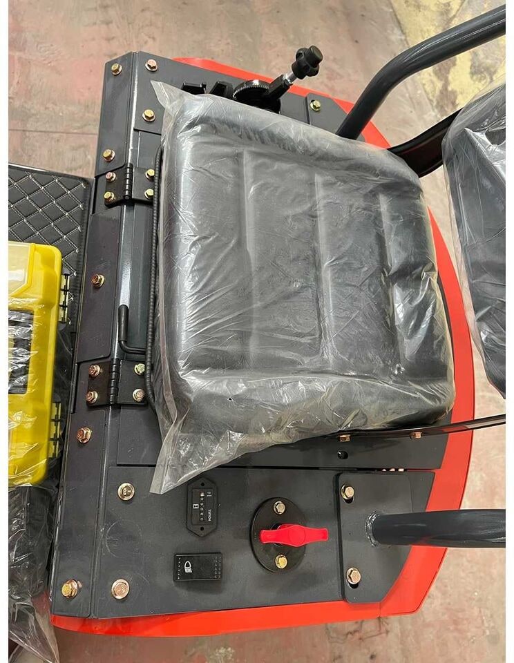2026 SME TP13 mini excavator operator station view 2026 SME TP13 mini excavator operator station view