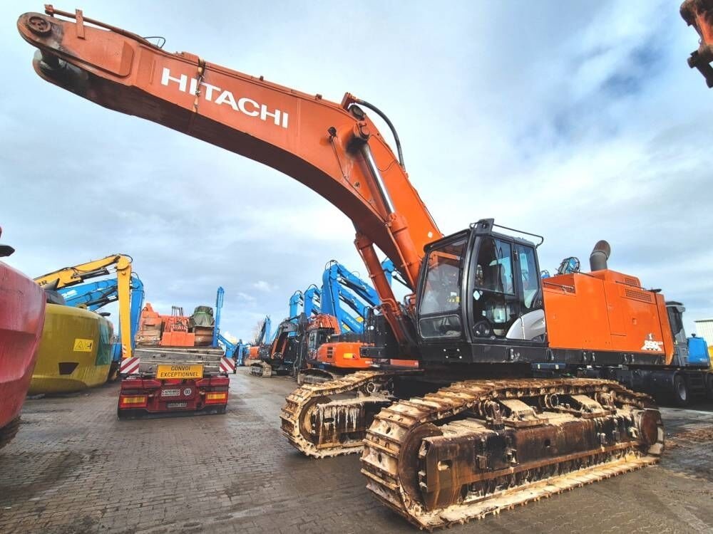2020 Hitachi ZX890 LCH-6 crawler excavator, side view 2020 Hitachi ZX890 LCH-6 crawler excavator, side view
