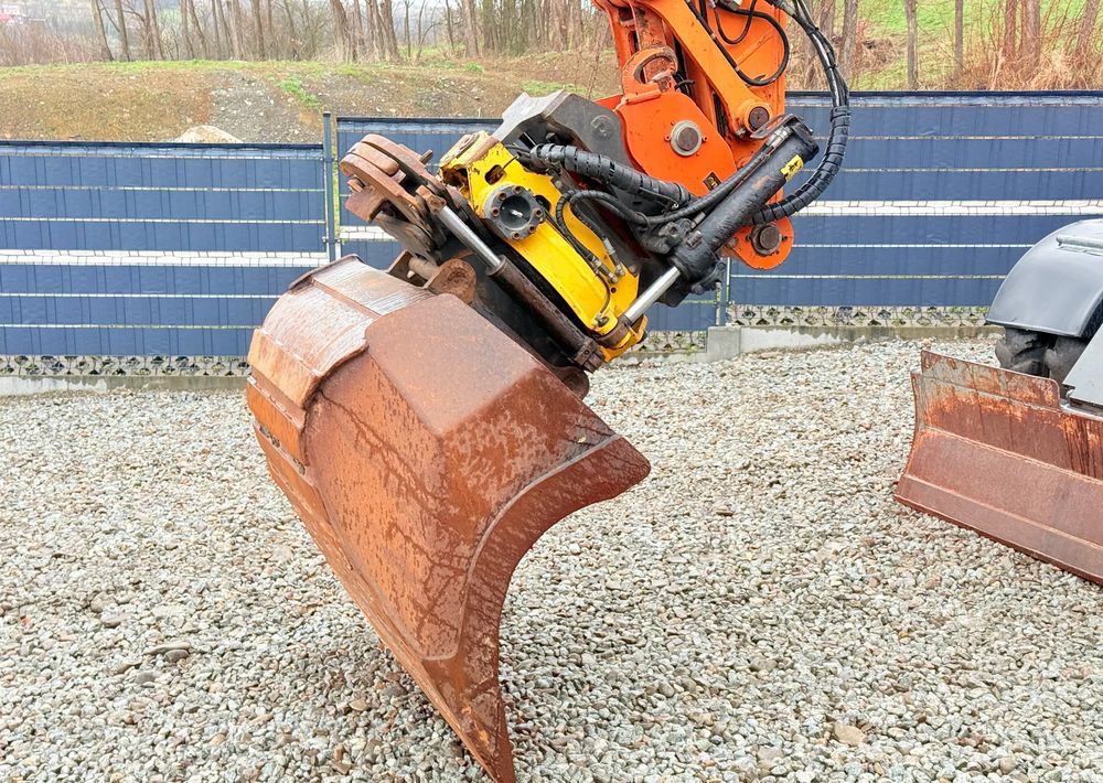 2012 Doosan DX160W wheel excavator bucket and rototilt attachment 2012 Doosan DX160W wheel excavator bucket and rototilt attachment