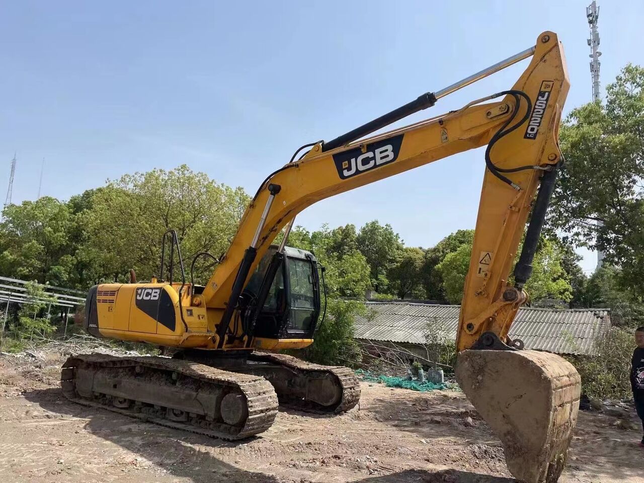 2024 JCB JS220LC crawler excavator, side profile view 2024 JCB JS220LC crawler excavator, side profile view