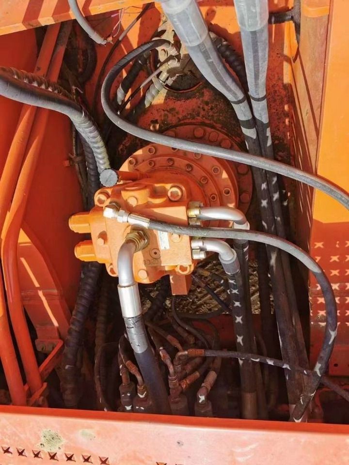 2022 Doosan DH300LC-7 crawler excavator hydraulic pump detail 2022 Doosan DH300LC-7 crawler excavator hydraulic pump detail