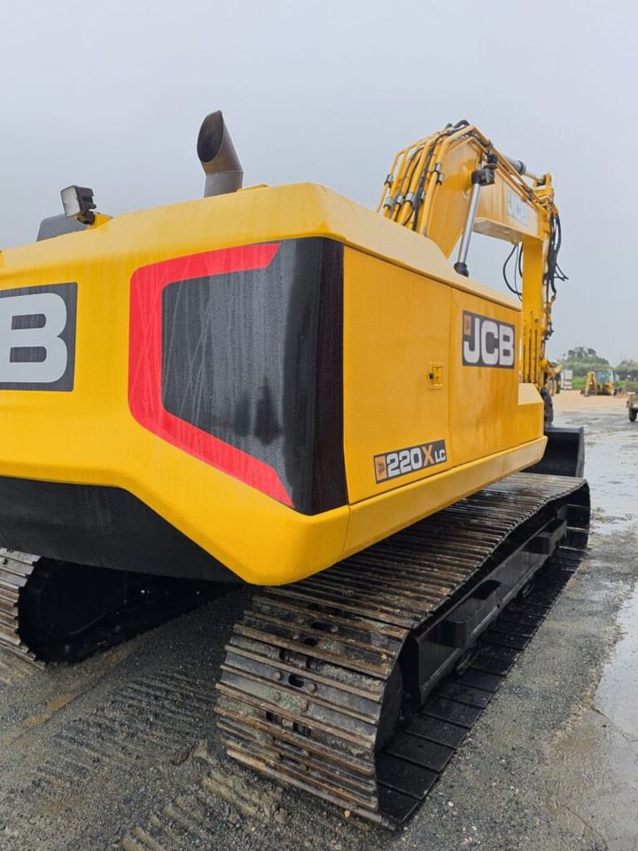 2018 JCB 220X LC crawler excavator rear three-quarter view 2018 JCB 220X LC crawler excavator rear three-quarter view