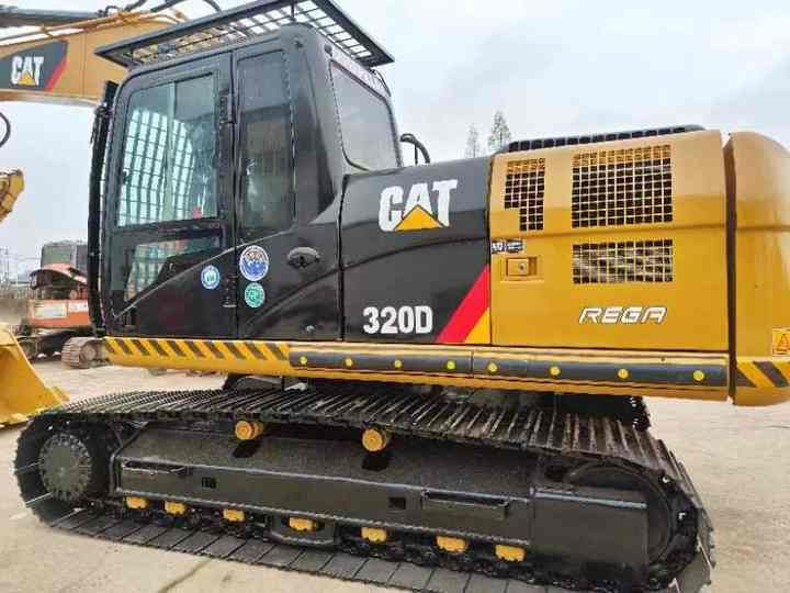 Pelle sur chenilles Caterpillar 320D de 2021, vue de côté