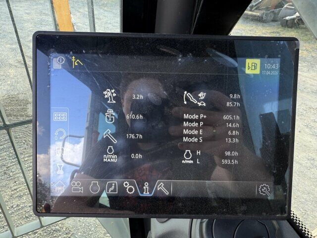 2022 Liebherr LH30C LITRONIC INDUSTRY crawler excavator digital dashboard display 2022 Liebherr LH30C LITRONIC INDUSTRY crawler excavator digital dashboard display