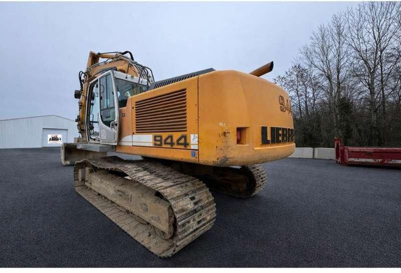 2006 Liebherr R944C crawler excavator, rear three-quarter view 2006 Liebherr R944C crawler excavator, rear three-quarter view