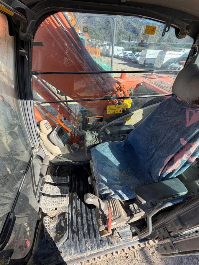 2007 Hitachi ZX210 crawler excavator interior cab view 2007 Hitachi ZX210 crawler excavator interior cab view