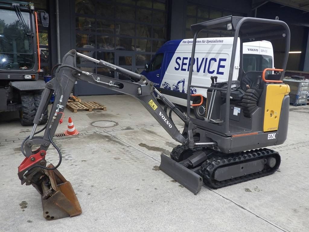 2015 Volvo EC15C mini excavator, side view 2015 Volvo EC15C mini excavator, side view