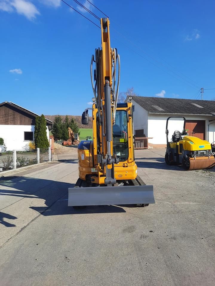 2023 Kubota XE35E mini excavator, front view 2023 Kubota XE35E mini excavator, front view