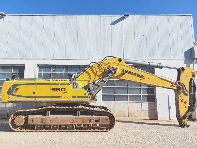 2020 Liebherr R960 SME crawler excavator side view