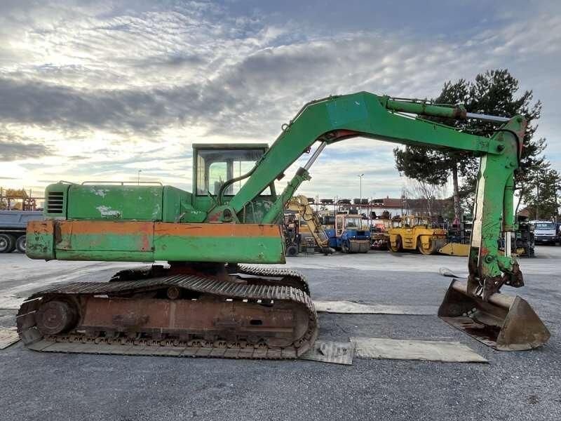 1985 Poclain 90 crawler excavator, side view